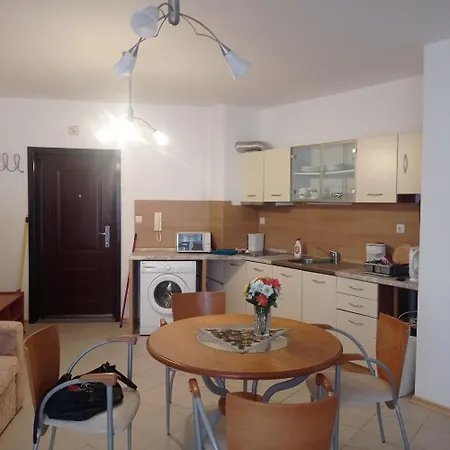 Апартамент Modern 2 Bedroom In Location In Sunny Just 150 Meters From Casino Platinum